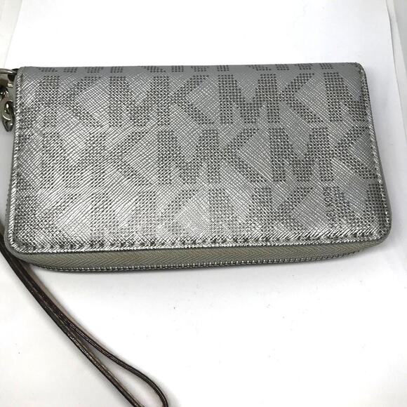 Michael Kors MK Monogram Signature Jet Silver Zip-Around Set Wristlet/Wallet - Picture 2 of 9